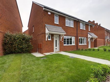 Great Oldbury Drive, Stonehouse, Gloucestershire, GL10 - Photo 2