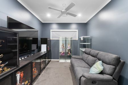 Family home available! - Photo 2