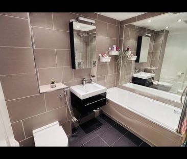 2 Bed Maisonette, Ollgar Close, W12 - Photo 3