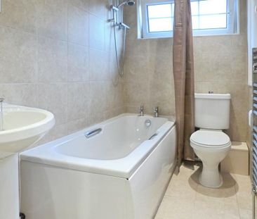 2 bedroom semi-detached house to rent - Photo 6
