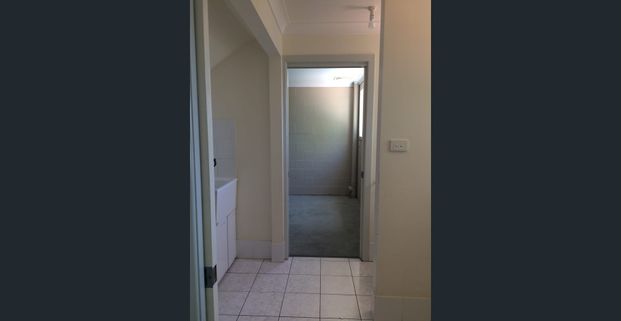 TIDY TOWNHOUSE!! - Photo 1