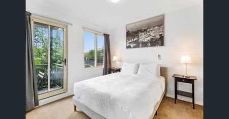 Chic 2-Bed Apartment near Albert Park & Chapel St (SHORT TERM LEASES AVAILABLE) - Photo 3