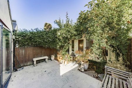 4 bedroom terraced house to rent - Photo 5