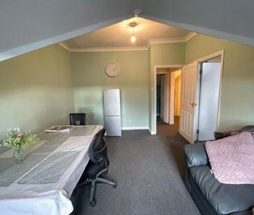 1 Bed Flat, Dunstable Road, LU4 - Photo 6