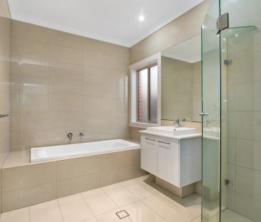 LOW MAINTENANCE 3 BEDROOM HOME ! - Photo 5