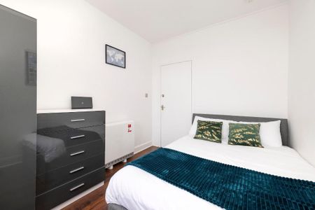 3 bedroom flat to rent - Photo 4