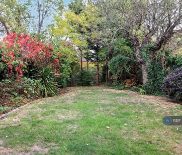 5 bedroom semi-detached house to rent - Photo 2