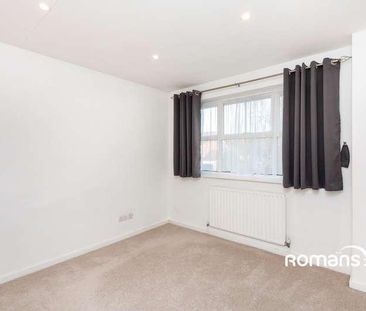 Coniston Close, Farnborough, GU14 - Photo 3