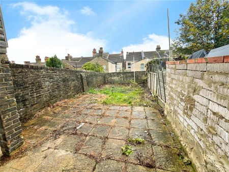 4 bedroom end of terrace house to rent - Photo 5