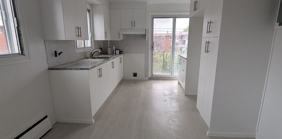 Stleonard 5 1/2 Fully Renovated - Photo 2