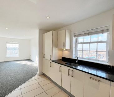 2 bed flat to rent in The Trinity, 50 Crown Hill, SS6 - Photo 4