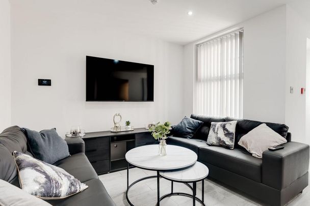 6 bedroom house to rent - Photo 1