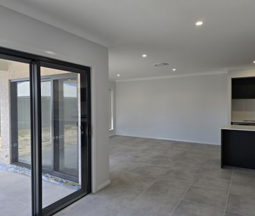 Brand New Family Home in Moonee Beach – Available Now! - Photo 2