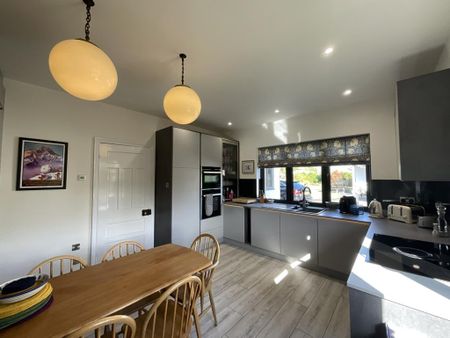4 bedroom detached house to rent - Photo 3