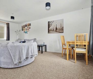 2 bedroom coach house to rent - Photo 2