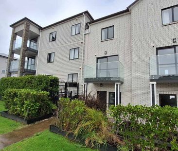Spacious 2 bedroom Property - Photo 2