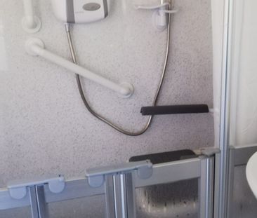 ***Apply Online – 1 Bed Ground Floor Flat with study and level acce... - Photo 2