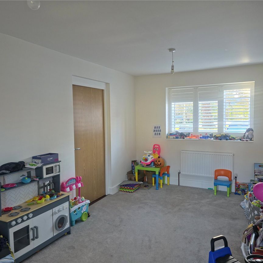 Lulworth Place, Epsom, Surrey, KT19 8GQ - Photo 1