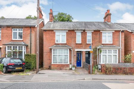 3 bedroom semi-detached house to rent - Photo 2