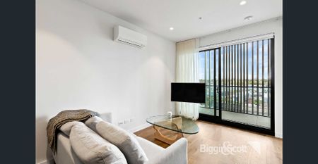 EXQUISITE 1 BEDROOM APARTMENT WITH LARGE BALCONY, NATURAL LIGHT, OFF STREET PARKING - Photo 3