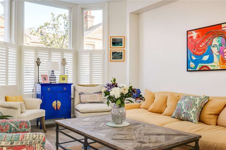 A stylish four bedroom home arranged over four floors. - Photo 2