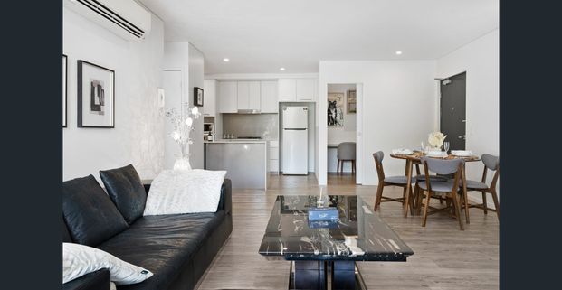 Spacious 2-Bedroom Apartment in a Prime Indooroopilly Location - Photo 1