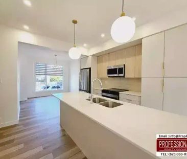 MODERN, STYLISH with GIGANTIC PANTRY | 15507 98 Avenue Northwest, E... - Photo 1