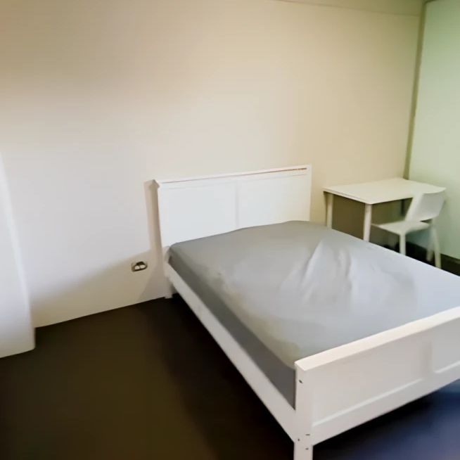 4 bed 2 bath - Photo 1