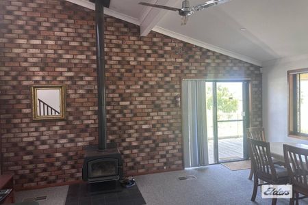 Country retreat with very low maintenance - Photo 4