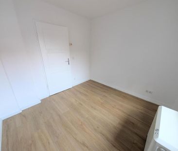 **Einziehen und wohlfühlen! +modernes Tageslichtbad +Laminat +weiße... - Photo 1