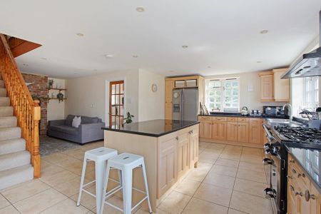 5 bedroom detached house to rent - Photo 3