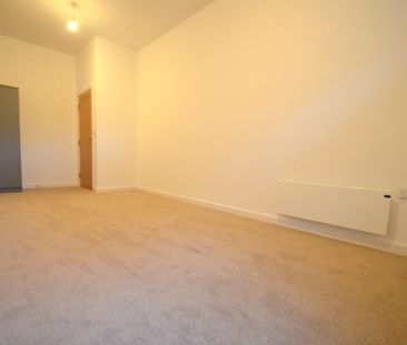 2 bedroom Ground floor flat to rent - Photo 3