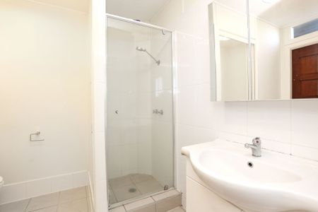 CENTRAL COOLANGATTA TWO BEDROOM UNIT - Photo 4