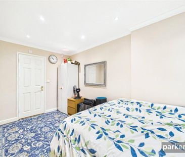 4 bedroom semi-detached house to rent - Photo 4