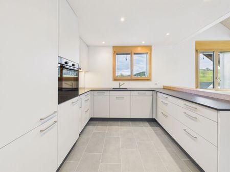 Bright 3.5-room attic apartment in Huttwil – Freshly renovated! - Photo 2