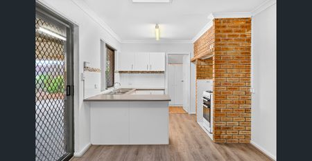 35 Oakover Way, Gosnells, WA 6110 - Photo 2