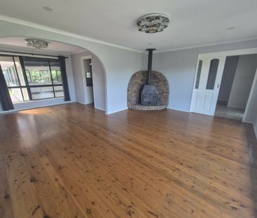 Three bedroom Family Home Plus Home Office And Large Entertaining A... - Photo 1