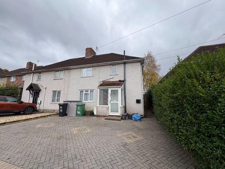 Gorse Hill, Fishponds - Photo 4