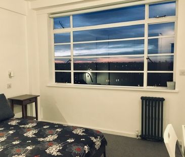 1 Bed Flat, Balham High Road, SW17 - Photo 1