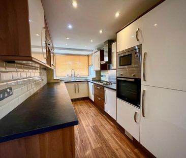 3 bedroom semi-detached house to rent - Photo 5