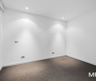 505/422 Collins Street, Melbourne - Photo 2