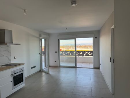 Location Appartement 2 pièces 46m² FREJUS 83600 - Photo 2