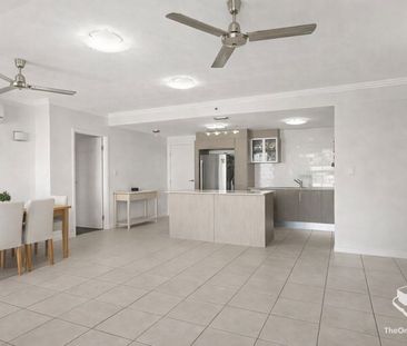 BREAK LEASE | $750 pw Until April - Luxury Cairns City Living - Photo 2