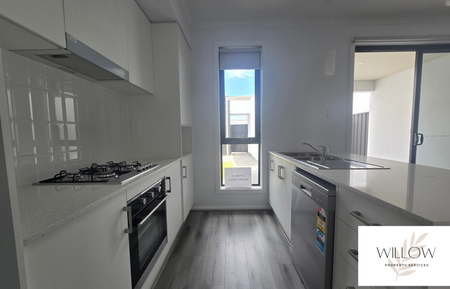 Brand-new, stylish, and perfectly located! - Photo 5