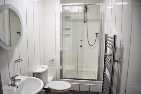 5 bedroom townhouse to rent - Photo 2