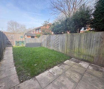 2 bedroom end of terrace house to rent - Photo 5