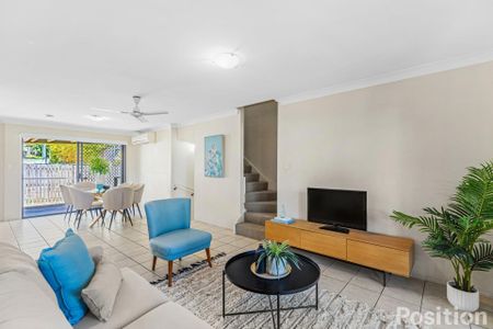 UNFURNISHED- MODERN EXECUTIVE TOWNHOUSE - Photo 2