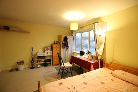 3 bedroom flat to rent - Photo 3