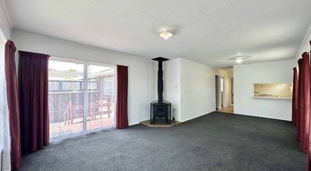 3 Bedroom Home in Brown Owl - Photo 2