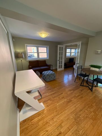 484 Gladstone - Photo 3